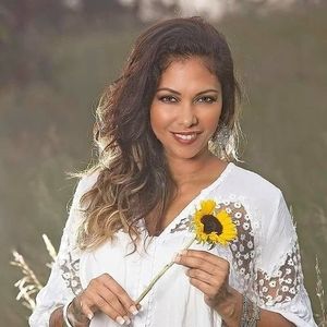 Meet your Posher, Raquel